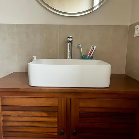 Stylish Beachside Escape In Σπίτι διακοπών